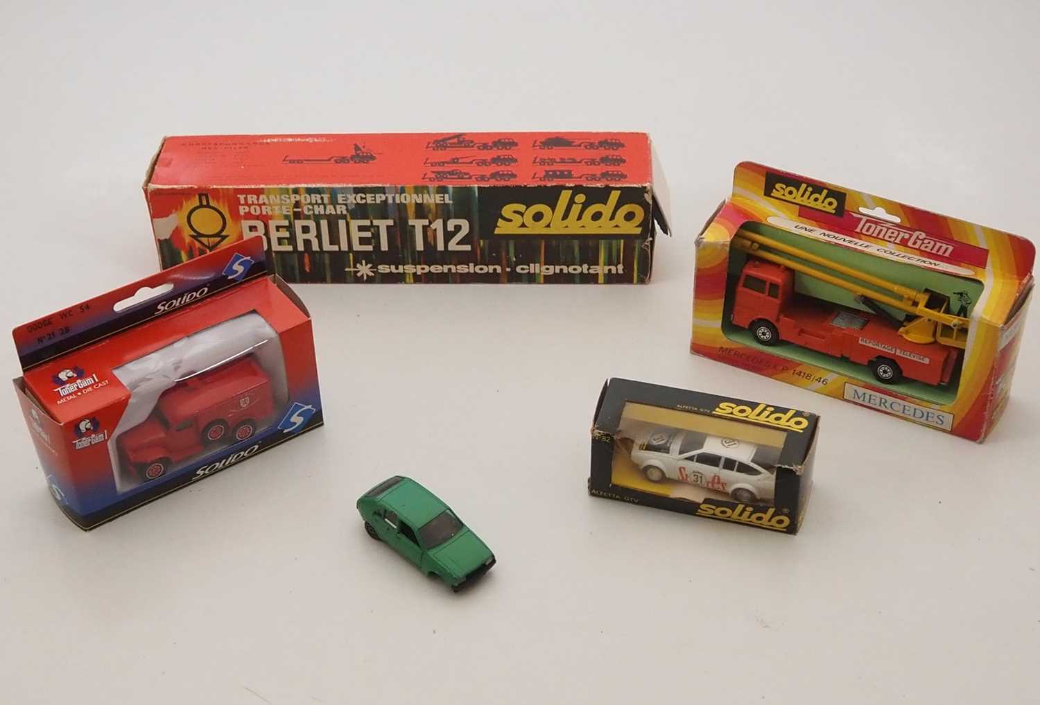 Lot 59 - A group of SOLIDO diecast models to include a...
