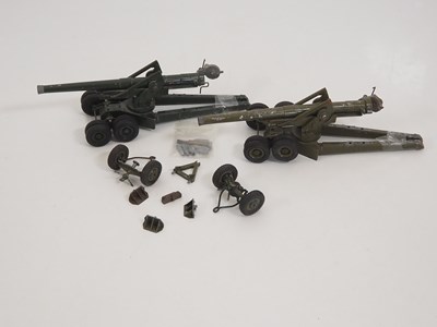 Lot 101 - A group of BRITAINS diecast military artillery...