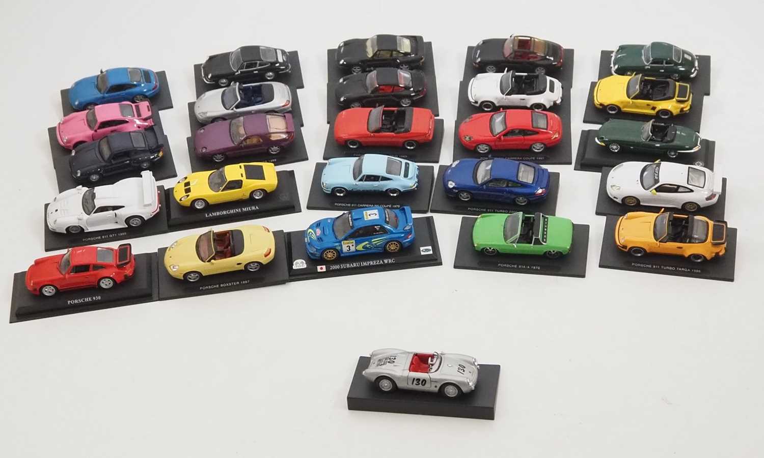 Lot 149 - A group of diecast cars by DEAGOSTINI on