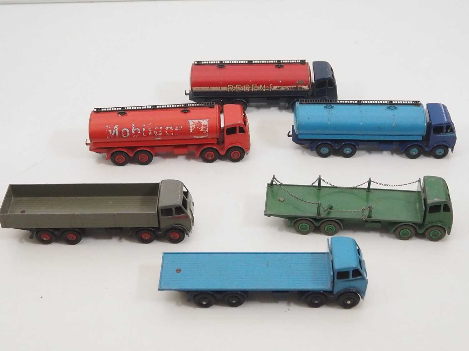 Lot 164 - A group of DINKY Foden trucks to include 3 x...