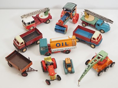 Lot 219 - A tray of vintage tinplate toys mostly Eastern...