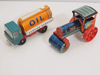 Lot 219 - A tray of vintage tinplate toys mostly Eastern...