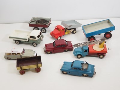 Lot 225 - A tray of vintage tinplate and plastic toys...