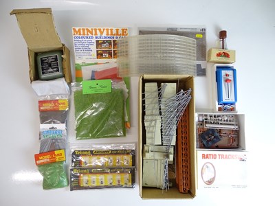 Lot 164 - OO SCALE MODEL RAILWAYS: A mixed group of...