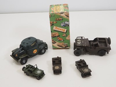 Lot 247 - A group of vintage TRIANG MINIC clockwork...