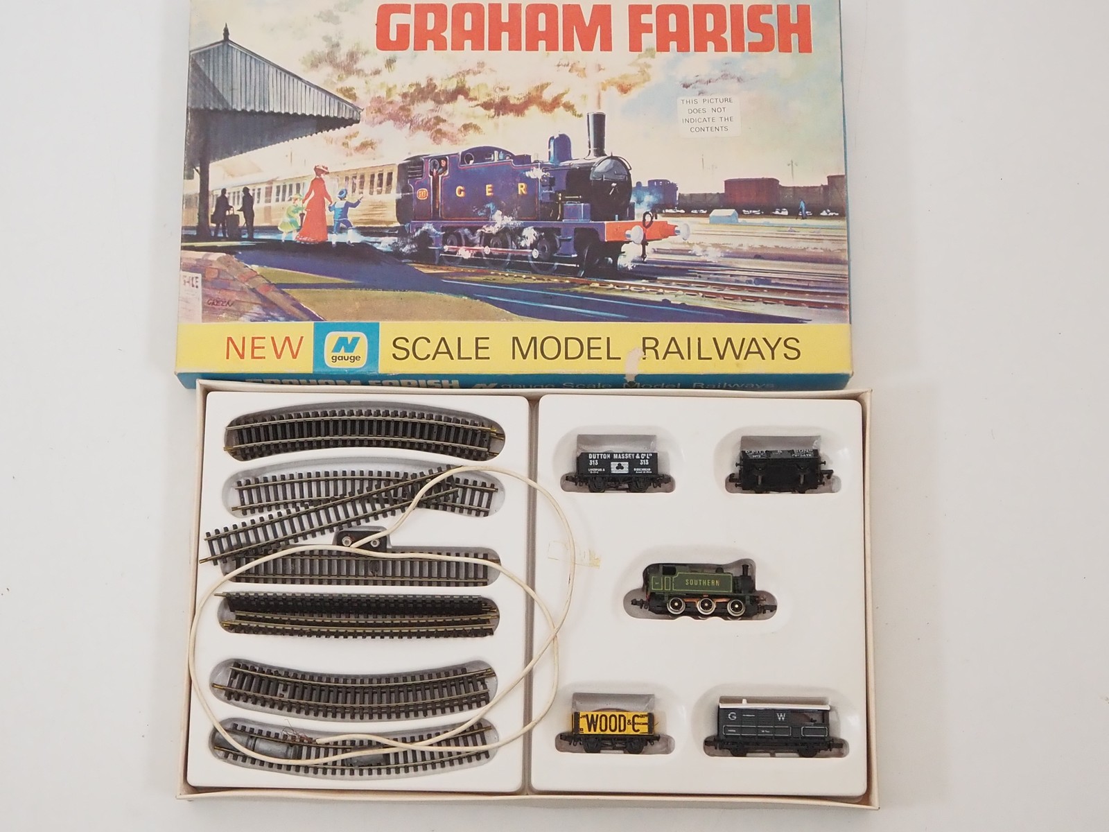 Lot 276 A pair of vintage N gauge train sets by