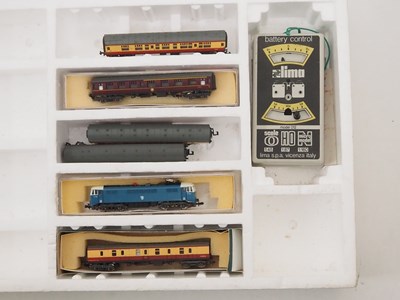 Lot 276 - A pair of vintage N gauge train sets by GRAHAM...