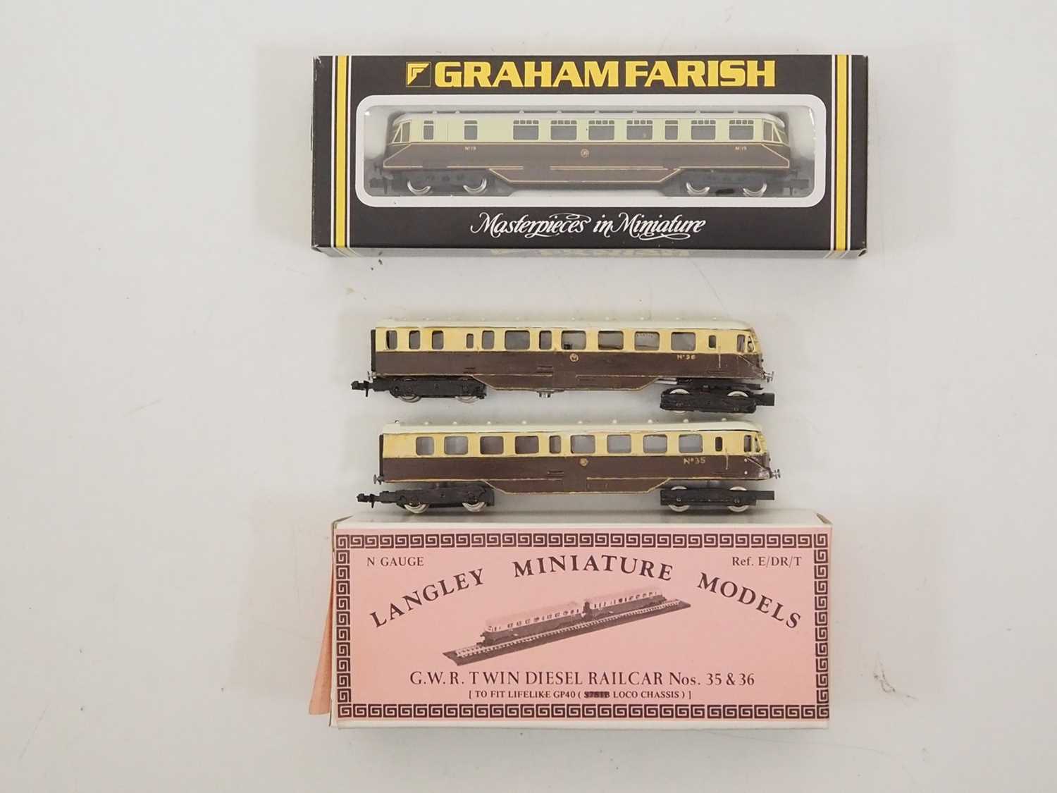 Lot 298 - A GRAHAM FARISH N gauge GWR Diesel railcar...