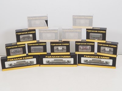 Lot 299 - A group of GRAHAM FARISH by BACHMANN N gauge...