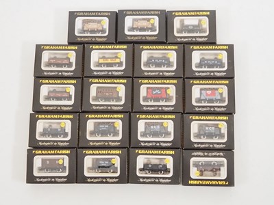 Lot 302 - A mixed group of GRAHAM FARISH N gauge wagons...