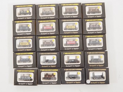 Lot 304 - A mixed group of GRAHAM FARISH N gauge wagons...