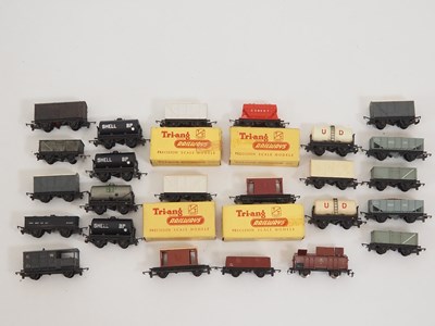 Lot 322 - A group of TRIANG TT gauge boxed and unboxed...