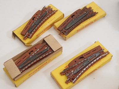 Lot 325 - A tray of TRIANG TT scale model railway items...