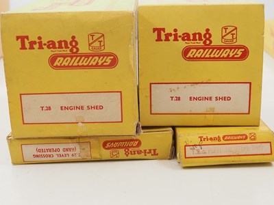 Lot 325 - A tray of TRIANG TT scale model railway items...