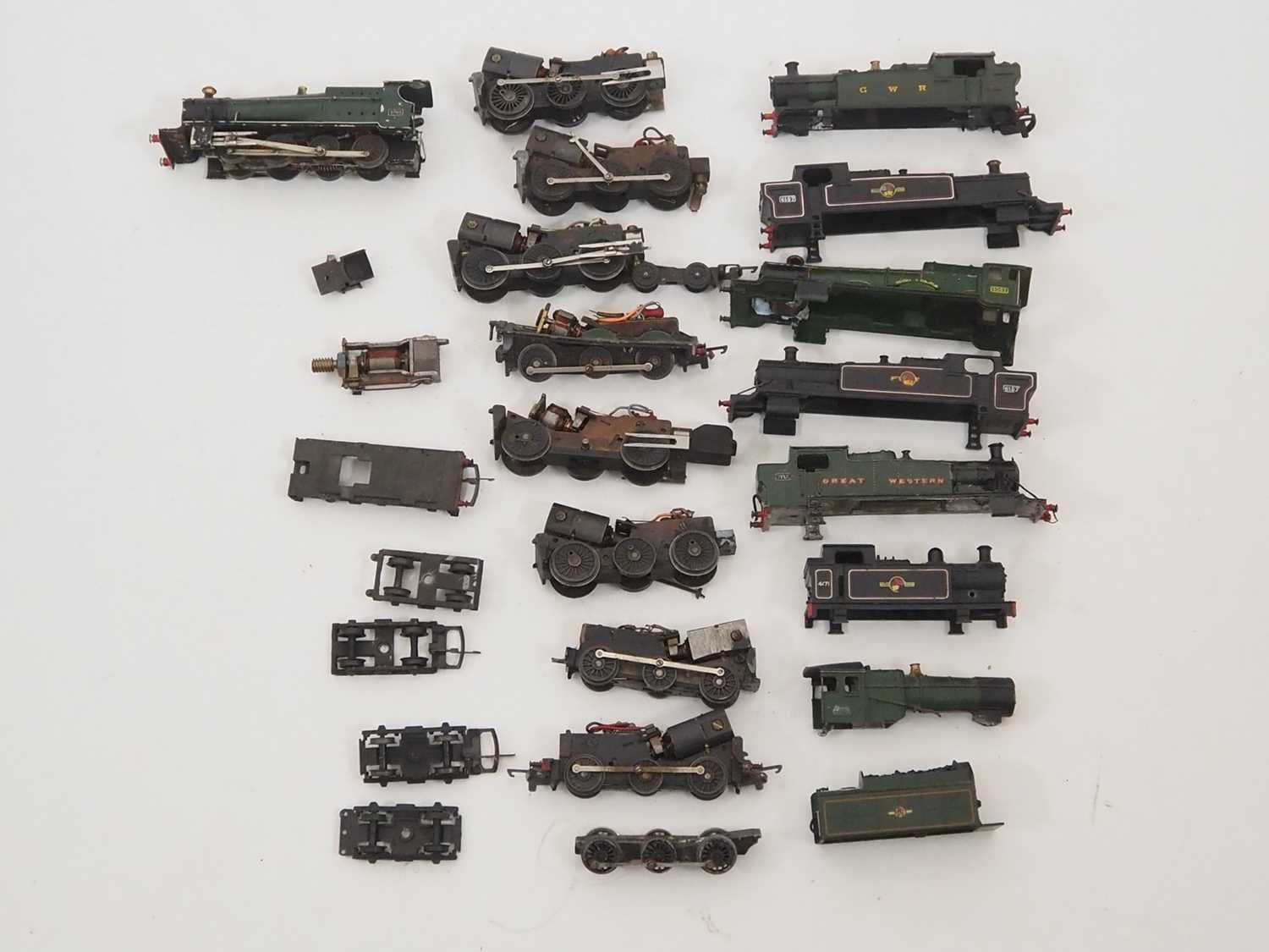 Lot 334 - A quantity of TRIANG TT gauge locomotive...