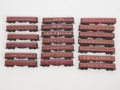Lot 337 - A group of TT gauge passenger coaches by...