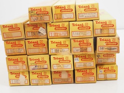Lot 351 - A selection of TRIANG TT gauge passenger...