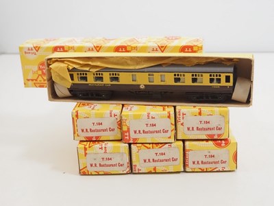 Lot 352 - A group of TRIANG TT gauge T184 Western Region...