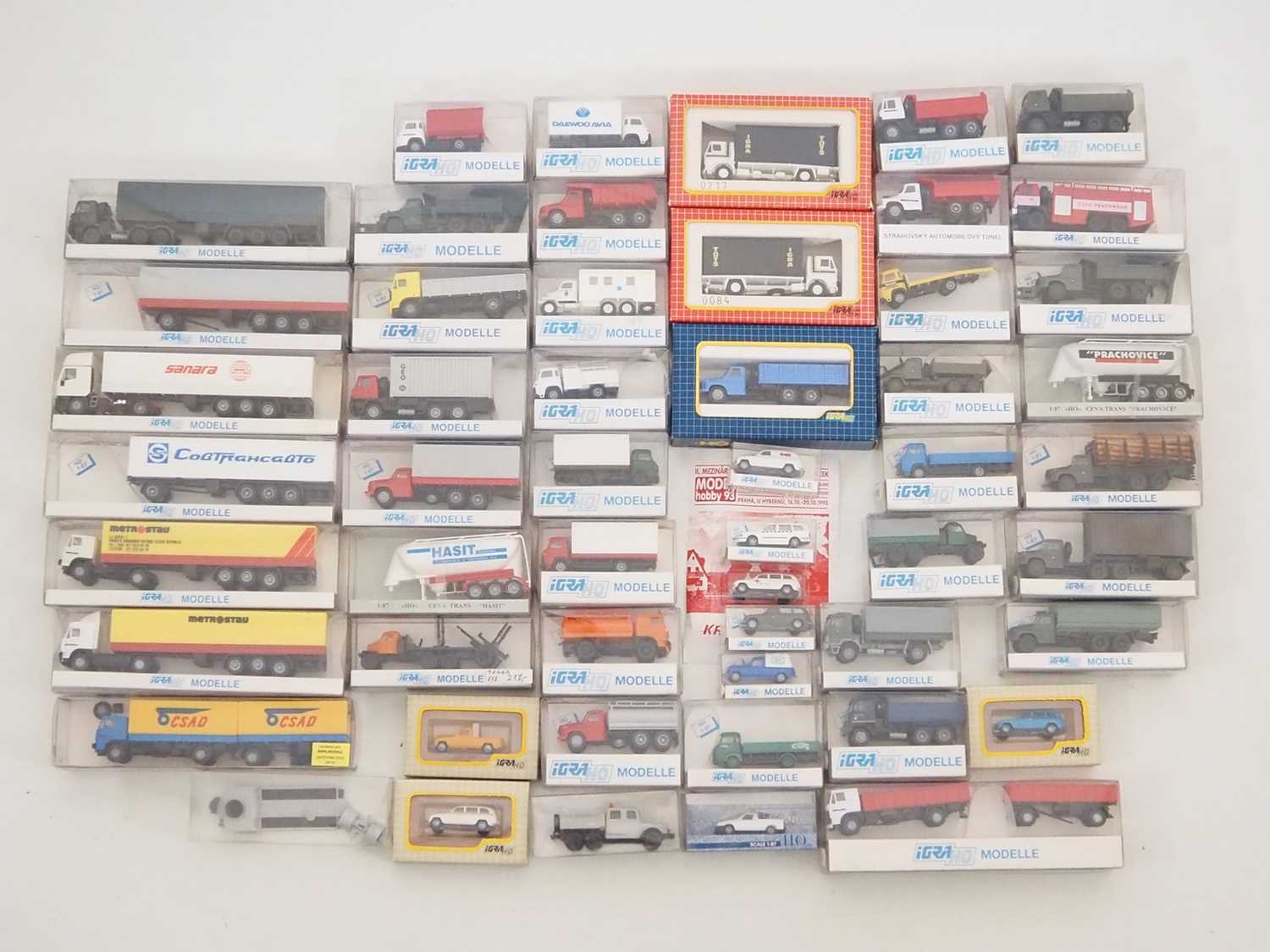 Lot 357 - A group of HO scale plastic model vehicles,