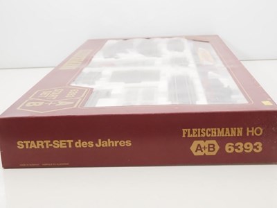 Lot 361 - A FLEISCHMANN HO gauge starter goods train set,...