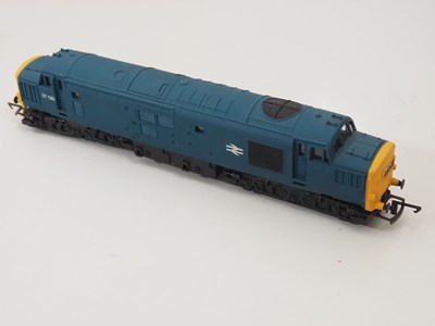 Lot 370 - A HORNBY OO gauge R686 Intercity Passenger...