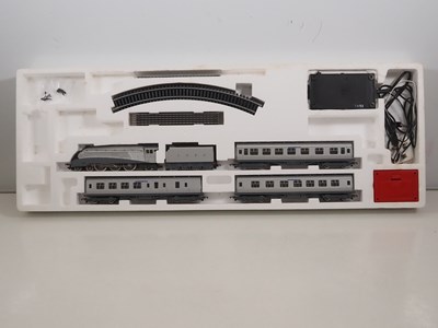 Lot 375 - A HORNBY OO gauge 'Silver Jubilee' passenger...