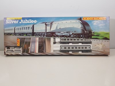 Lot 375 - A HORNBY OO gauge 'Silver Jubilee' passenger...