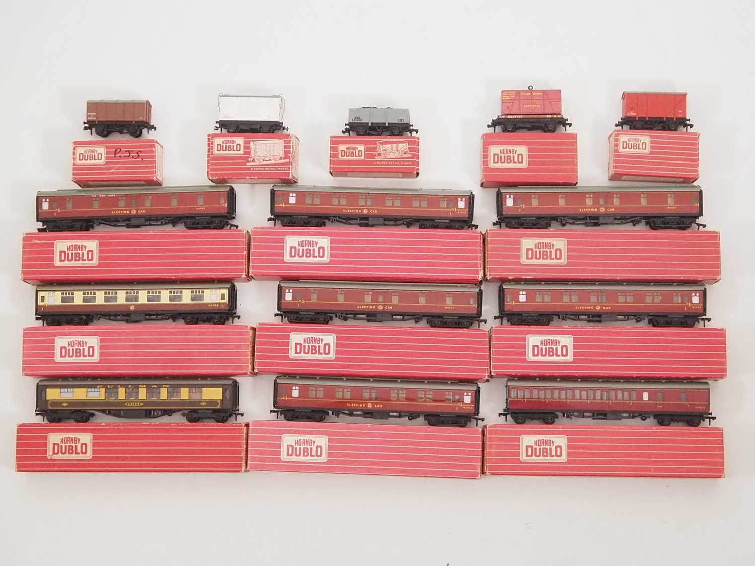 Lot 417 - A group of HORNBY DUBLO OO gauge coaches and...