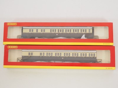 Lot 424 - A HORNBY OO gauge Castle Class steam...