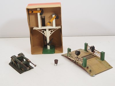 Lot 562 - A small group of HORNBY O gauge accessories to...
