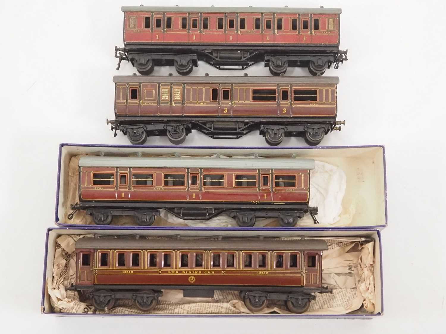 Lot 569 - A group of vintage O gauge BASSETT-LOWKE...