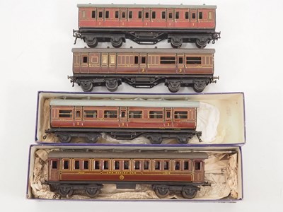 Lot 569 - A group of vintage O gauge BASSETT-LOWKE...
