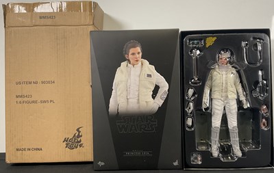 Lot 504 - STAR WARS - A Hot Toys Movie Masterpiece...