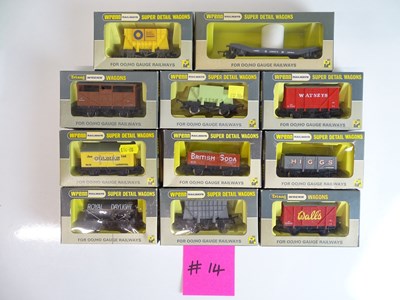 Lot 202 - OO SCALE MODEL RAILWAYS: A mixed group of...
