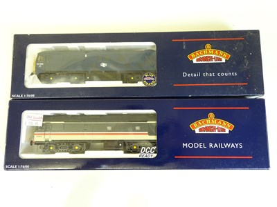 Lot 241 - OO SCALE MODEL RAILWAYS: A pair of BACHMANN...