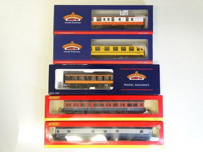 Lot 255 - OO SCALE MODEL RAILWAYS: A mixed group of...