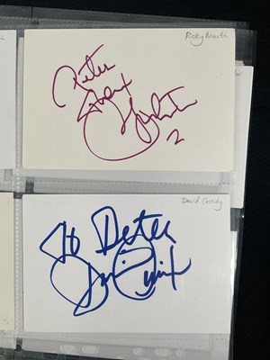 Lot 406 - A large quantity of signed autograph cards by...