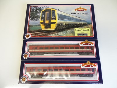 Lot 263 - OO SCALE MODEL RAILWAYS: A BACHMANN 31-502...