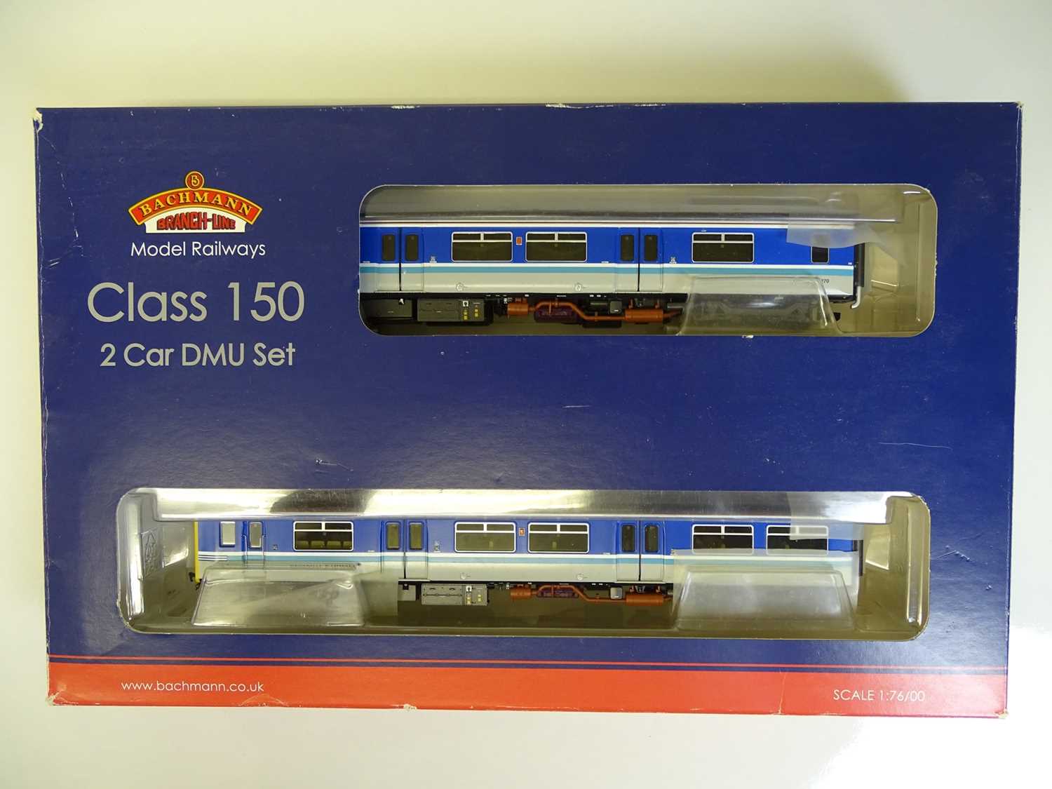 Lot 264 - OO SCALE MODEL RAILWAYS: A BACHMANN 32-936...