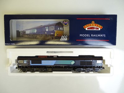 Lot 265 - OO SCALE MODEL RAILWAYS: A BACHMANN 32-731...