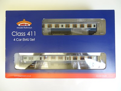 Lot 267 - OO SCALE MODEL RAILWAYS: A BACHMANN 31-427...