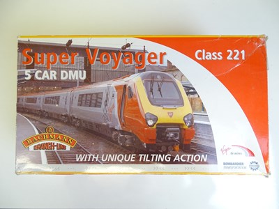 Lot 268 - OO SCALE MODEL RAILWAYS: A BACHMANN 32-625...