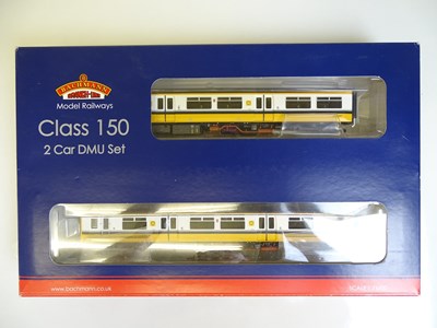 Lot 269 - OO SCALE MODEL RAILWAYS: A BACHMANN 32-935Z...