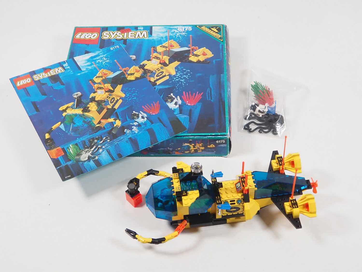 Lot 15 LEGO AQUAZONE 6175 Crystal Explorer Sub