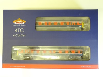 Lot 277 - OO SCALE MODEL RAILWAYS: A BACHMANN 32-646Z...