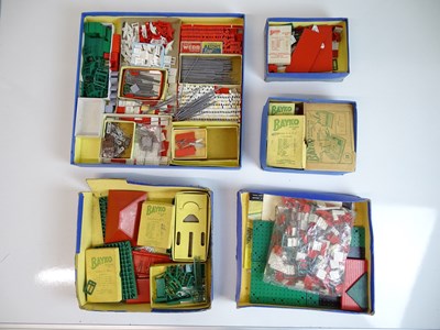 Lot 27 - VINTAGE TOYS: A group of 1940s/50s BAYKO...