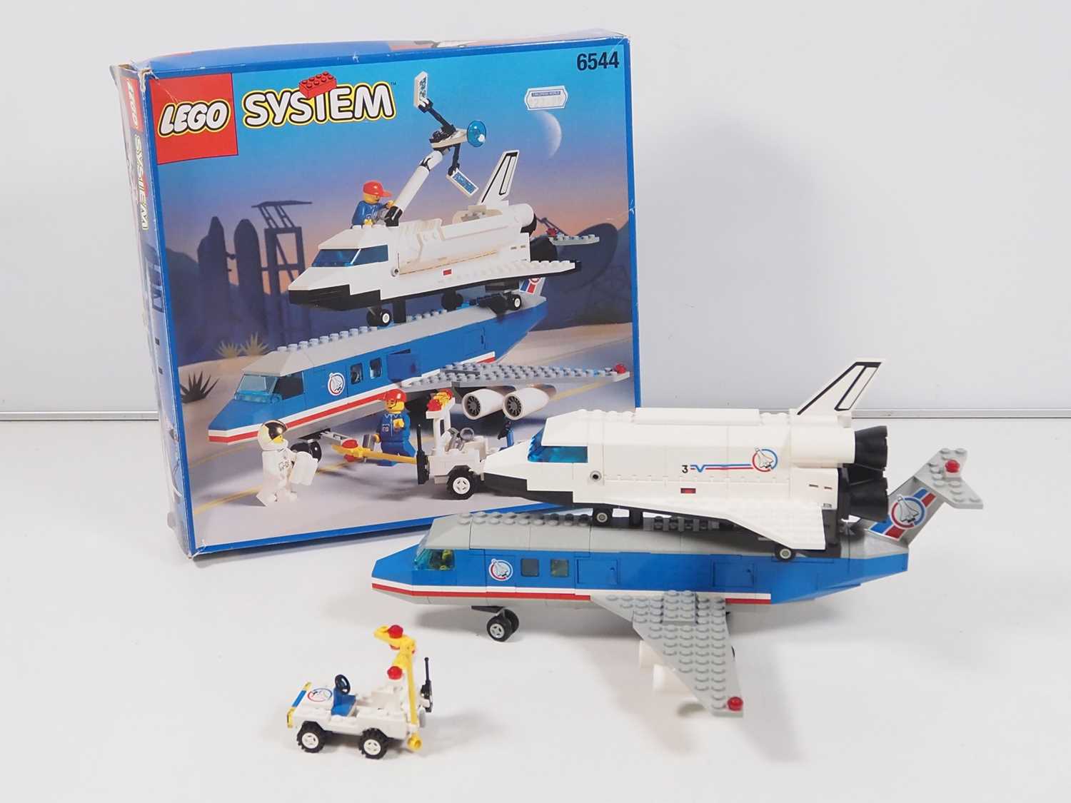 Lot 30 LEGO CLASSIC TOWN 6544 Shuttle Transcon