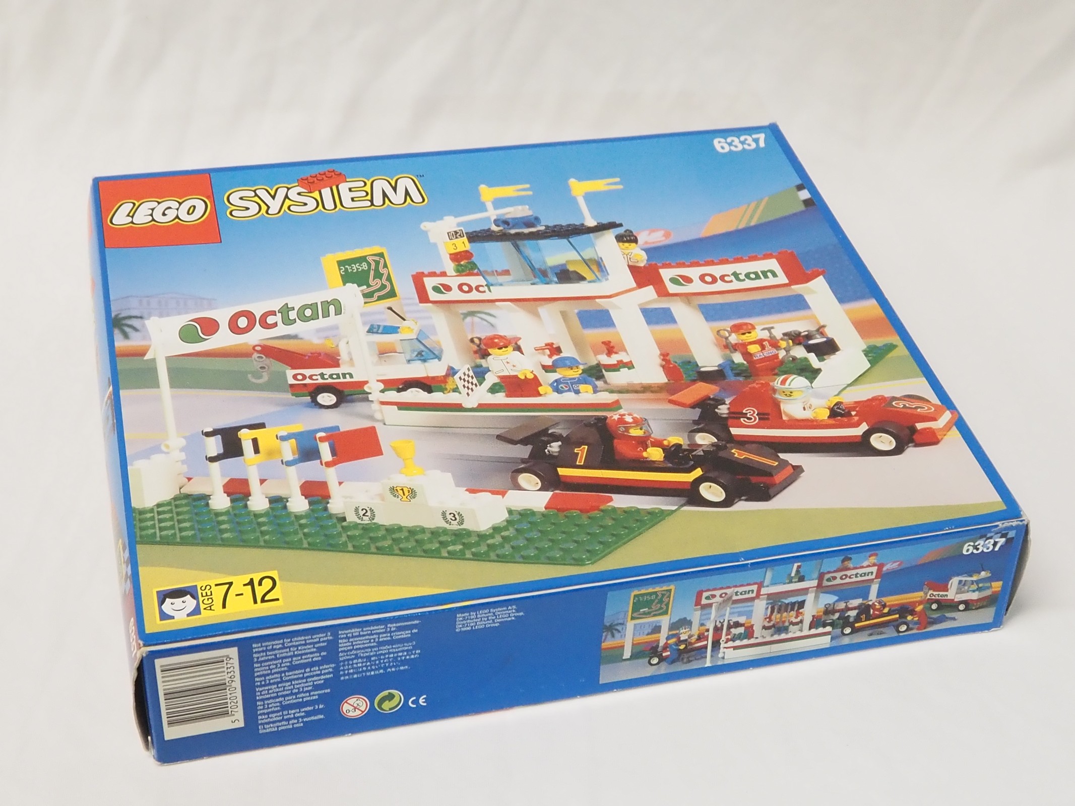 Lot 41 - LEGO - CLASSIC TOWN #6337 Fast Track Finish -