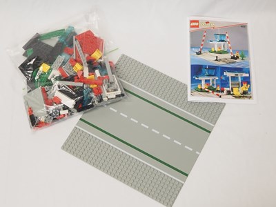 Lot 78 - LEGO - TRAIN #4532 - 9v Manual Level Crossing -...