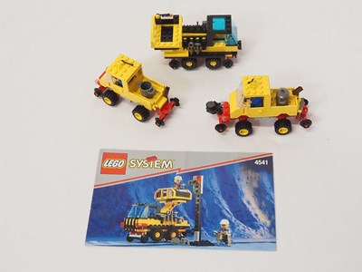 Lot 84 - LEGO - TRAIN - 9v Rail and Road - A pair of...